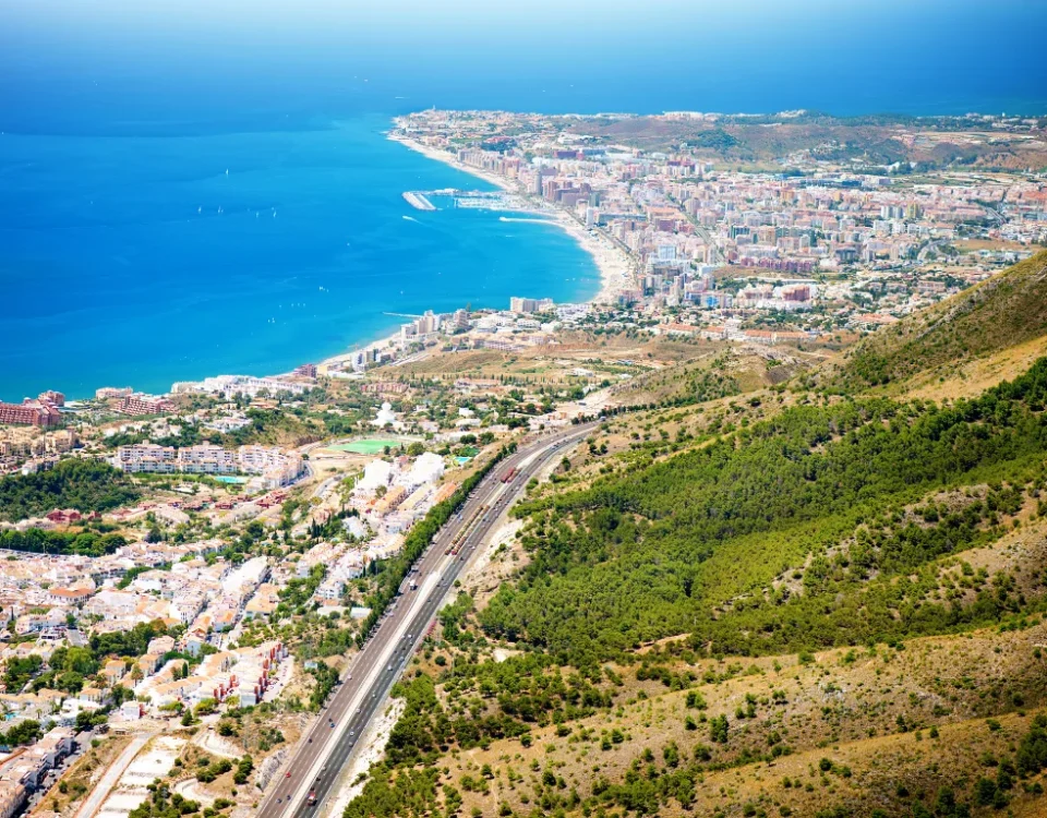 Španělsko, Benalmadena pláže a palmy